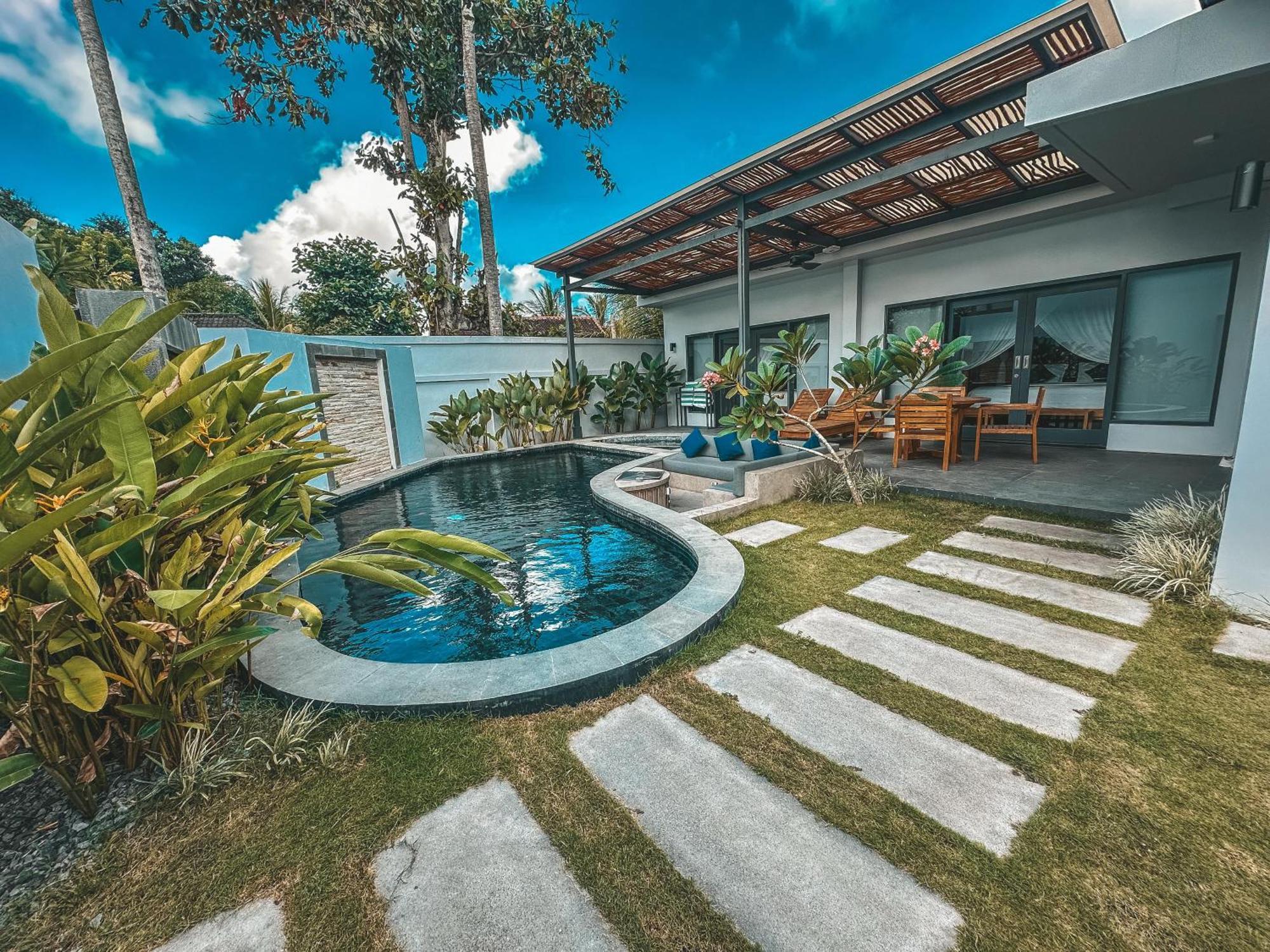 Tropik Resort Lombok Selong Belanak Esterno foto
